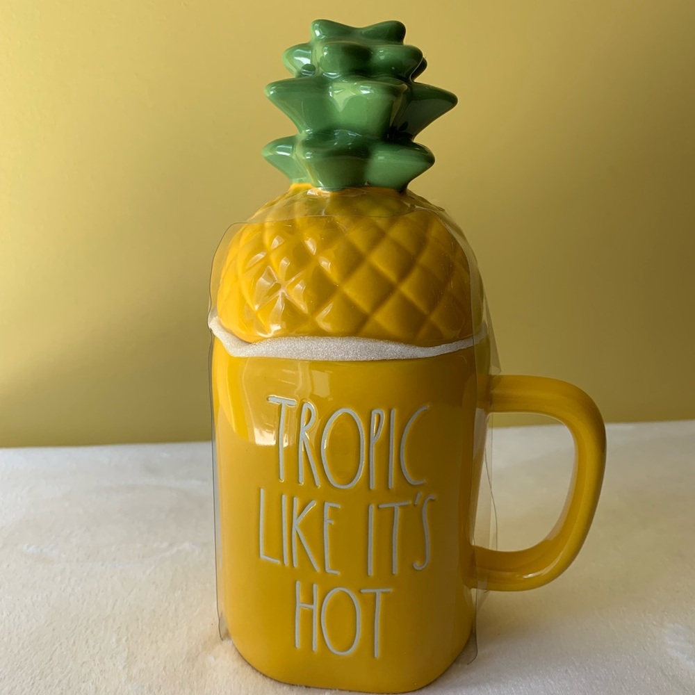 Rae Dunn Tropic Like It’s Hot Pineapple Topper Mug